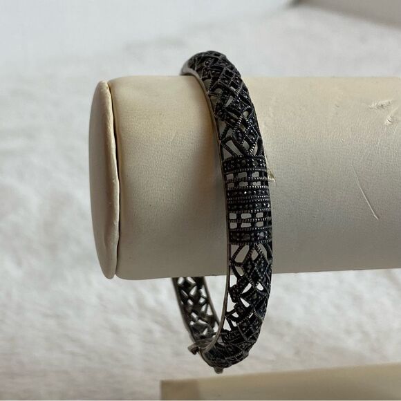 Sterling Silver Vintage Hinged Bracelet With Safety Clasp Closure - Picture 1 of 13